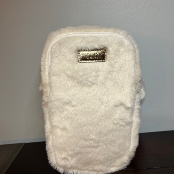 BBW Bath and Body Works Holiday 2023 Faux Fur Cosmetic Bag Gold Strap NEW w/Tags - Picture 8 of 8